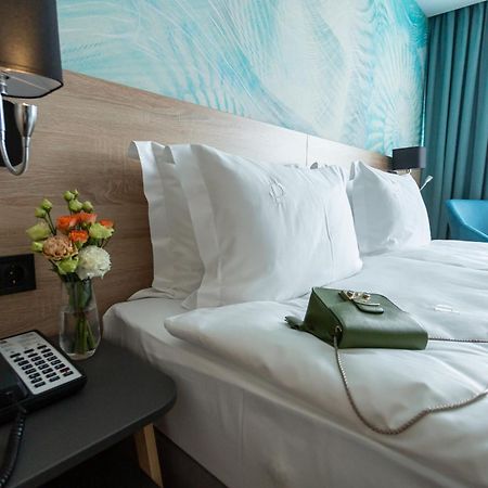 Premier Hotel Odessa Kamer foto A telephone in a hotel room