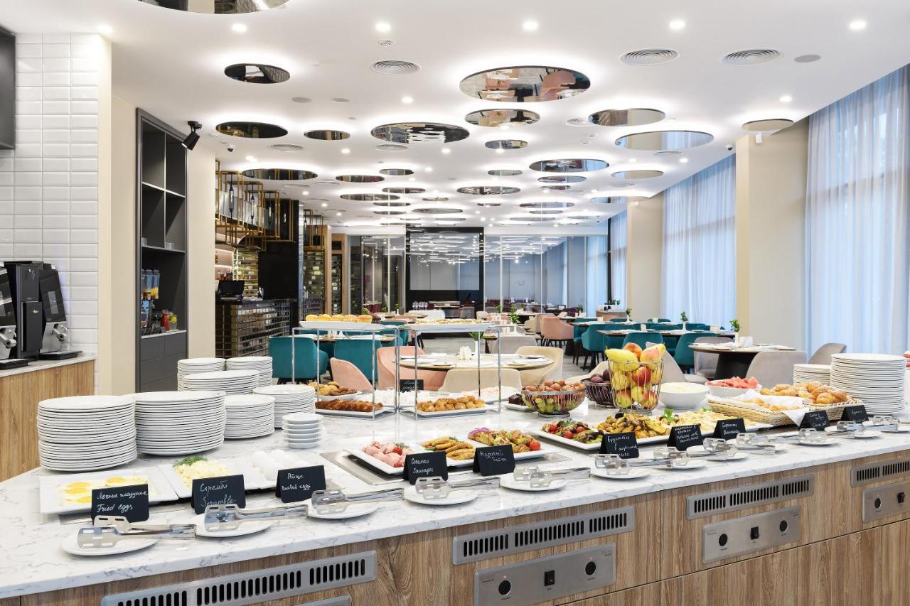 Premier Hotel Odessa Buitenkant foto The buffet at the lounge