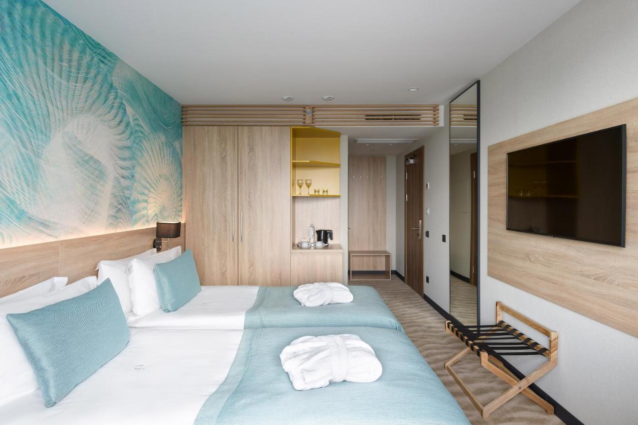 Premier Hotel Odessa Buitenkant foto A room at the hotel