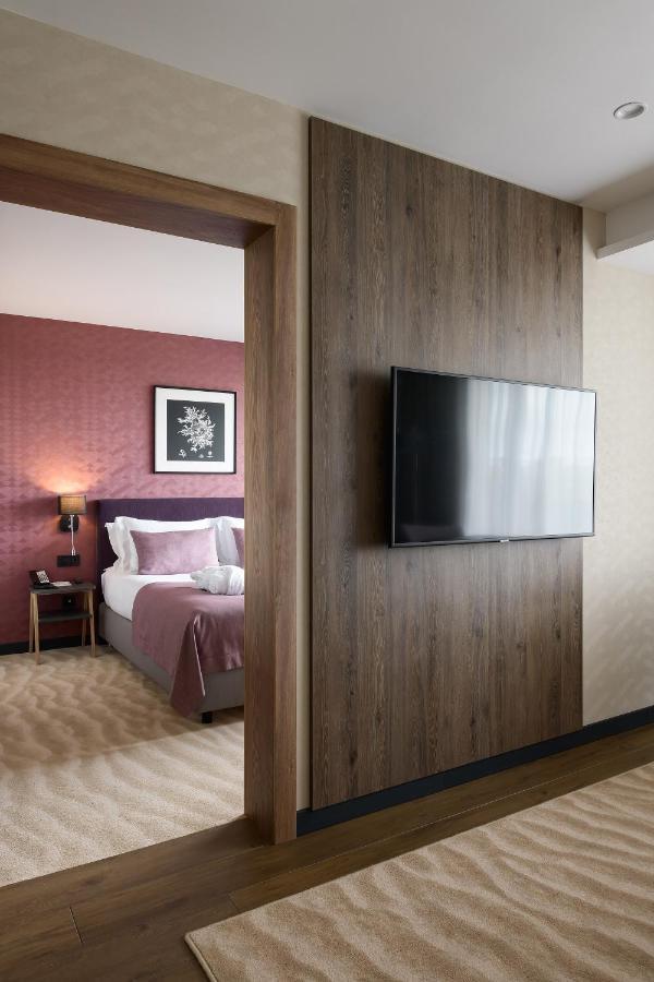 Premier Hotel Odessa Buitenkant foto A room at the hotel