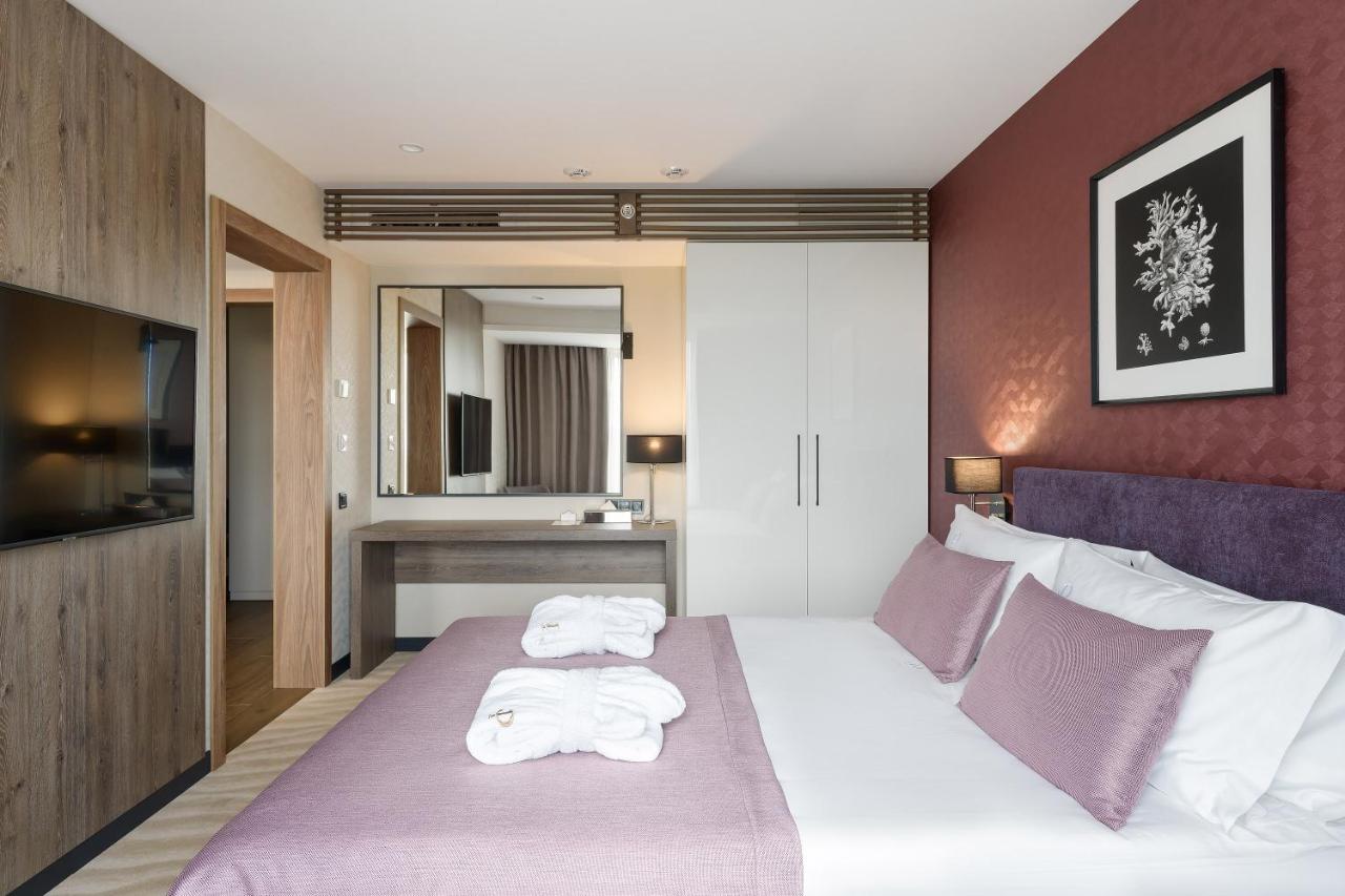 Premier Hotel Odessa Buitenkant foto A bedroom at the hotel