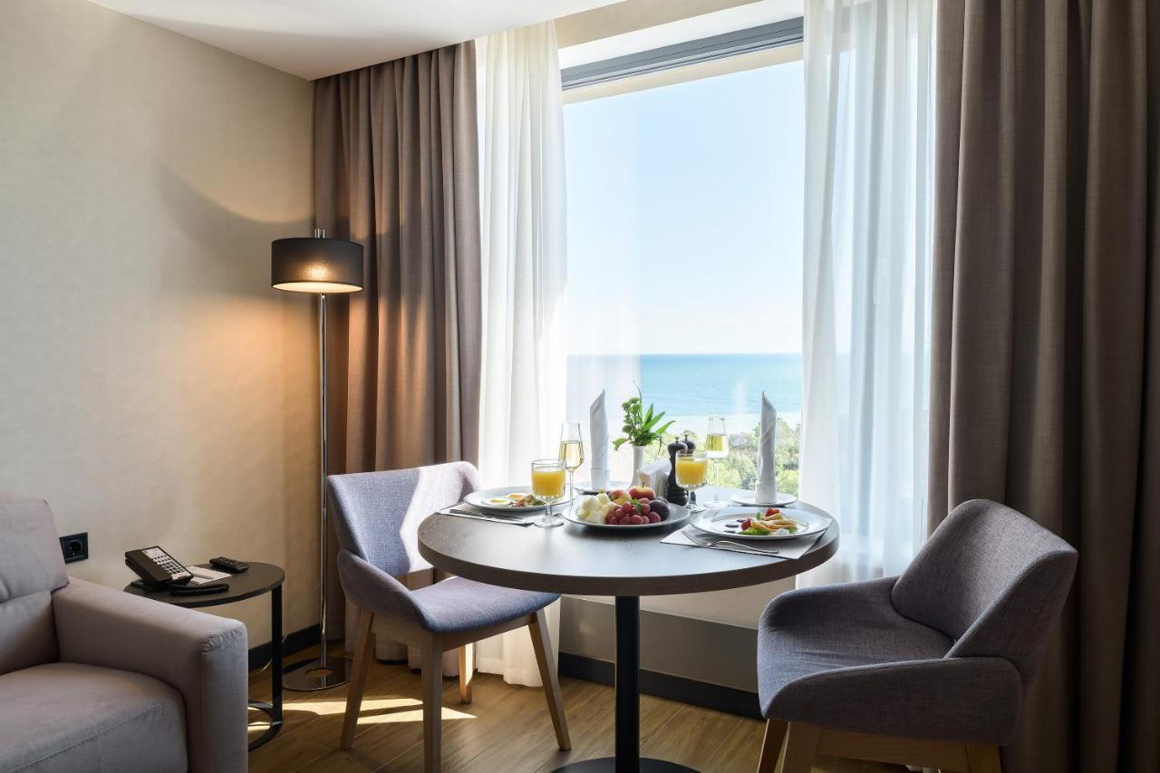 Premier Hotel Odessa Buitenkant foto A room at the hotel