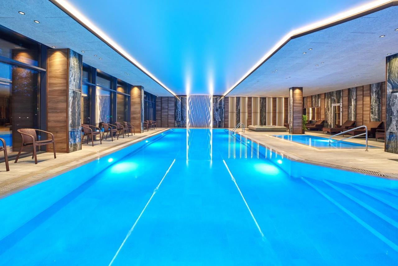 Premier Hotel Odessa Buitenkant foto The swimming pool at the hotel