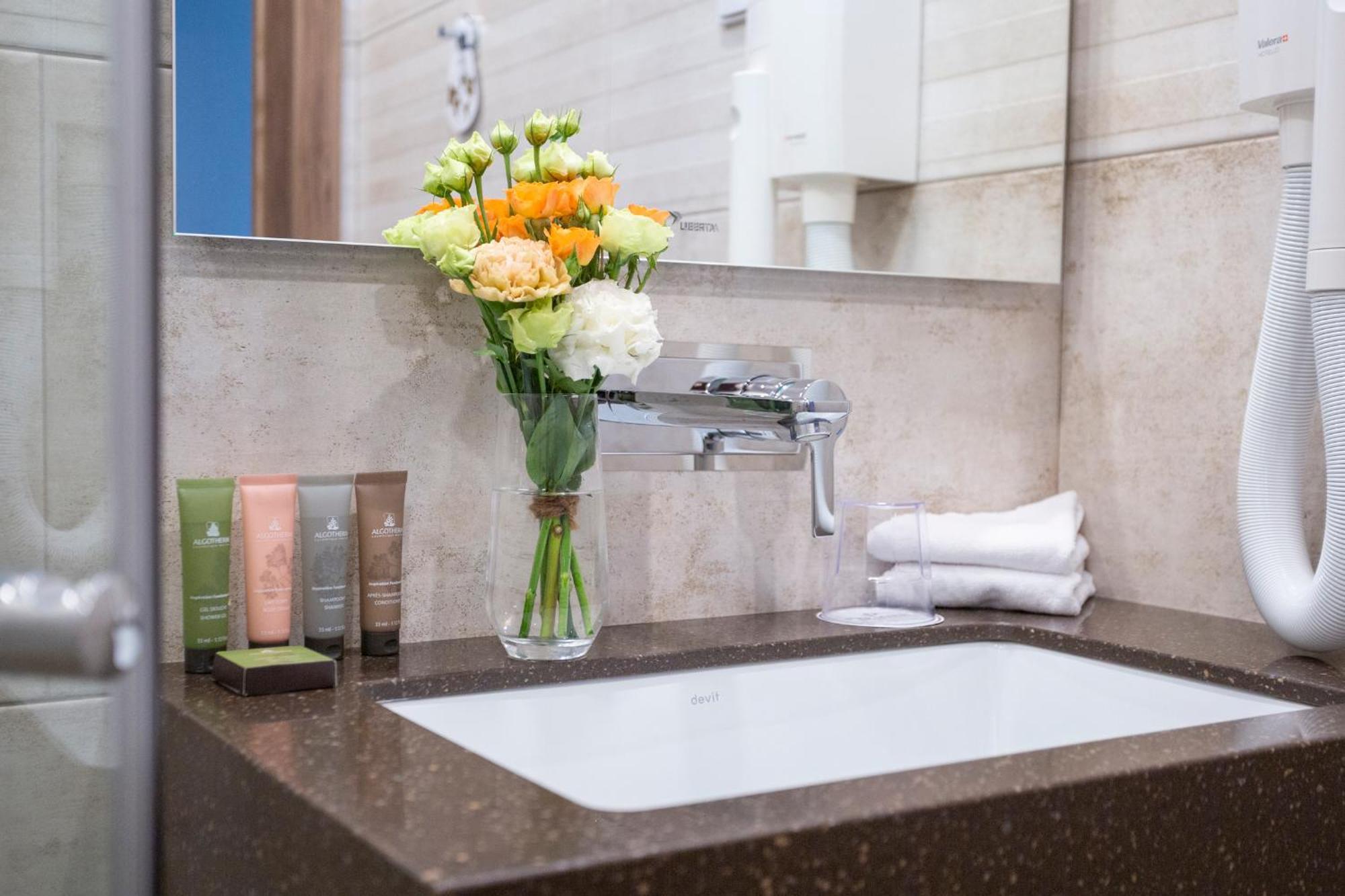 Premier Hotel Odessa Kamer foto Bathroom